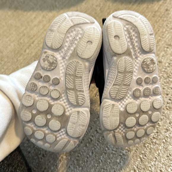 Under Armour shoes size 7 toddlerr - Picture 4 of 5